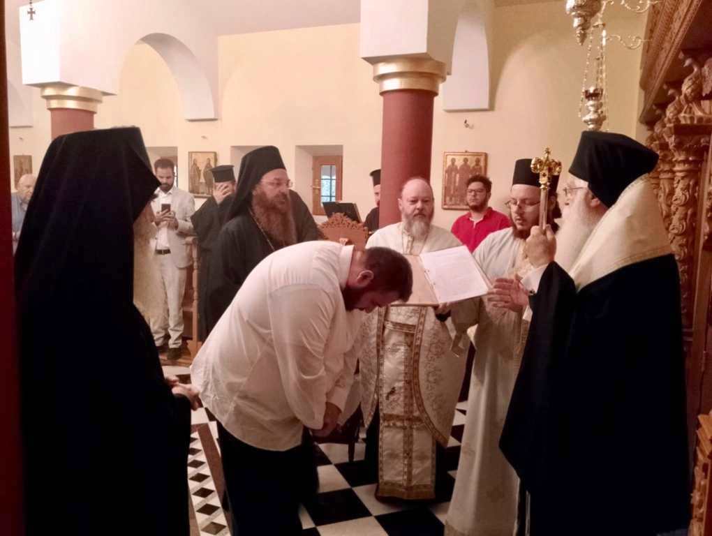 Ρασοφορία νέου Μοναχού στην Μητρόπολη Δημητριάδος