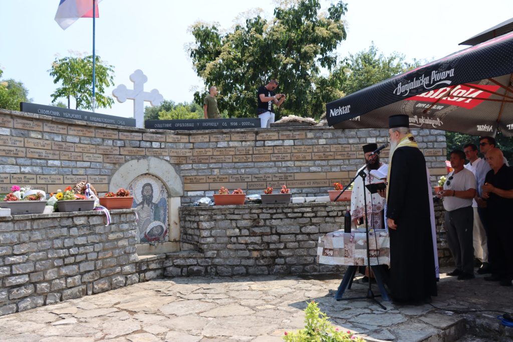 Ο Επίσκοπος Ράσκας Θεοδόσιος στην 26η επέτειο από τα δεινά των Σέρβων στο Οράχοβατς