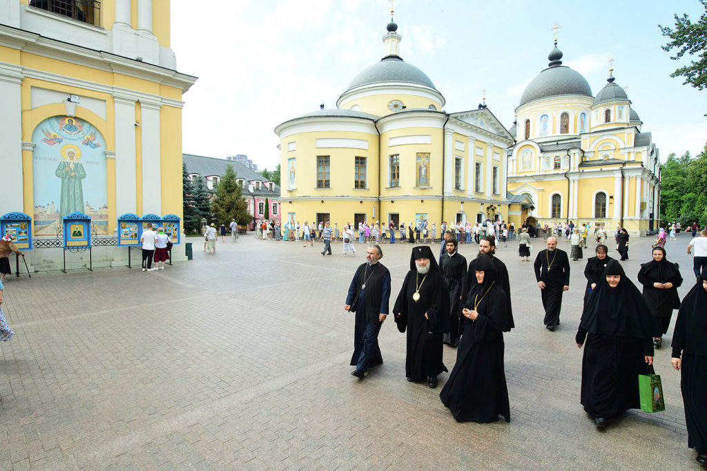 Иерарх Православной Церкви в Америке посетил Покровский женский монастырь Москвы