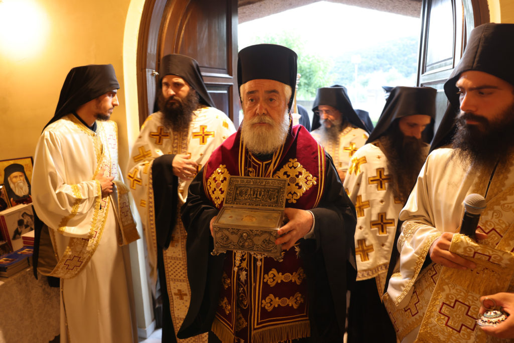 Τα Ιερά Λείψανα των Αγίων Ραφαήλ, Νικολάου και Ειρήνης από τη Μυτιλήνη στο Τρίκορφο Φωκίδος