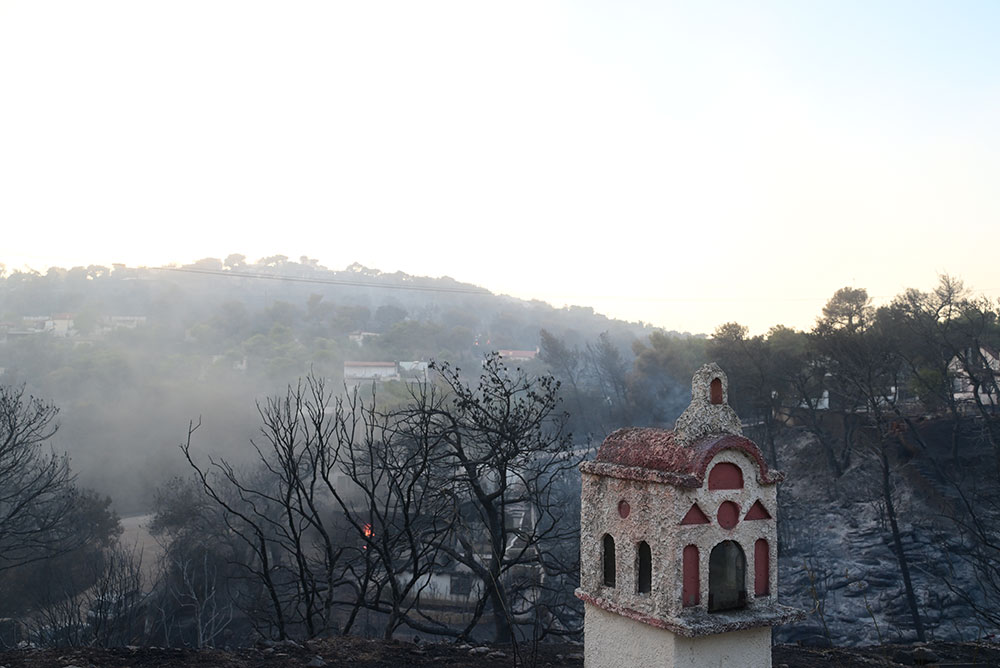 Χωρίς ενιαίο μέτωπο η πυρκαγιά στην Αττική