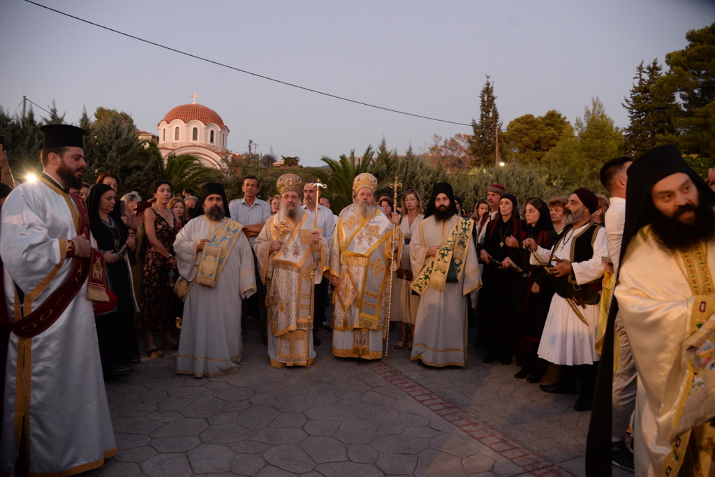 Κοσμοσυρροή στα Εγκώμια της Γηροκομήτισσας στην Πάτρα