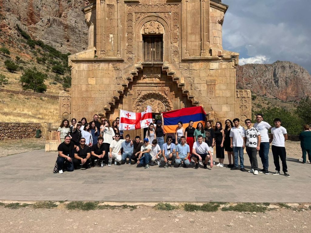 სომხეთში, ეღეგისის რაიონში ახალგაზრდული გაცვლითი პროგრამა ჩატარდა, რომელშიც 40 ქართველი და სომეხი ახალგაზრდა მონაწილეობდა