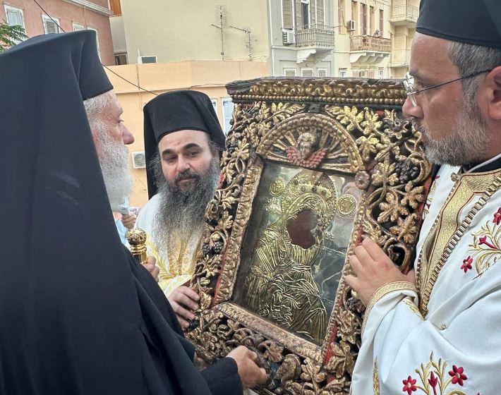 Η Σύρος υποδέχθηκε την Θαυματουργό Εικόνα της Παναγίας «Χοζοβιωτίσσης»