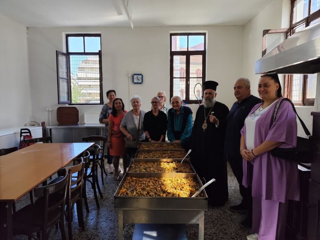 Στα συσσίτια σε Καρδίτσα και Αγναντερό βρέθηκε σήμερα ο Θεσσαλιώτιδος Τιμόθεος