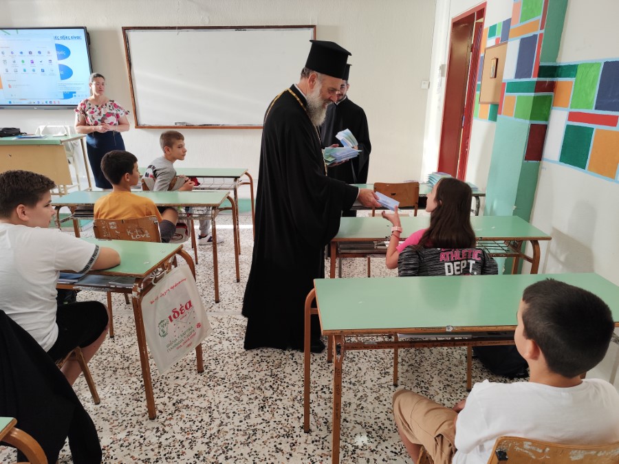 Συνεχίζουν οι ποιμαντικές επισκέψεις του Θεσσαλιώτιδος Τιμοθέου στις κατά τόπους σχολικές μονάδες της Μητροπόλεως