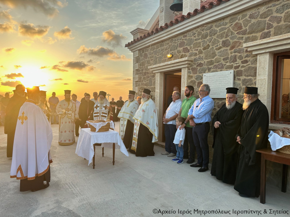 Ο Ιεραπύτνης Κύριλλος στον πανηγυρίζοντα Ι.Ν. Αγίου Ευσταθίου της Ι.Μ. Τοπλού Σητείας