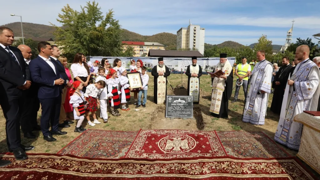 Episcopul Iustin a binecuvântat piatra de temelie pentru o grădiniță închinată Maicii Domnului