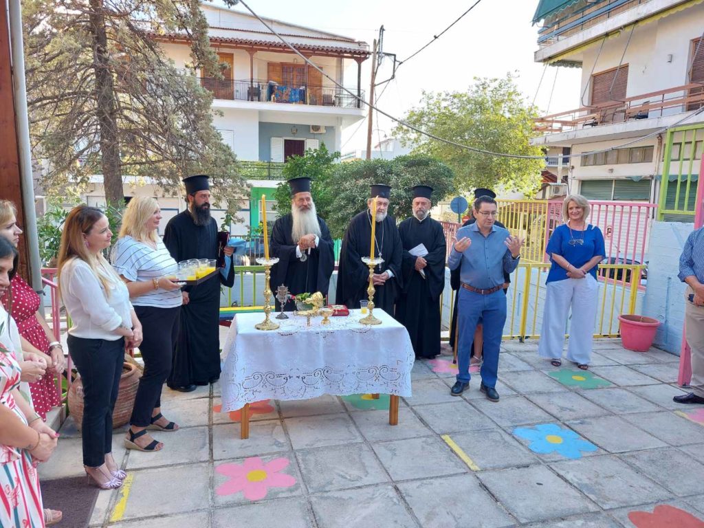 Ο Φθιώτιδος Συμεών κοντά στα παιδιά της Λοκρίδας