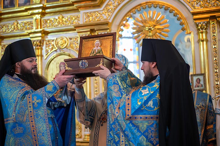 В праздник Покрова Божией Матери глава Казахстанского митрополичьего округа совершил Литургию в Иоанно-Богословском соборе города Рудный