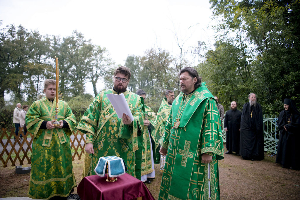 Патриарший экзарх Западной Европы совершил великое освящение храма преподобных Варсонофия и Иоанна в Оверни