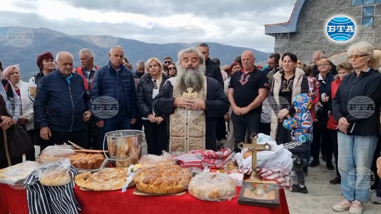 Параклис, посветен на свети Йоан Рилски, бе осветен на Коматинските скали