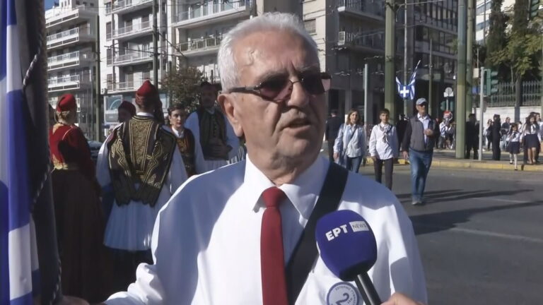 80χρονος σημαιοφόρος μαθητής Γυμνασίου στην παρέλαση στην Αθήνα: «Τα όνειρα δεν τελειώνουν ποτέ»