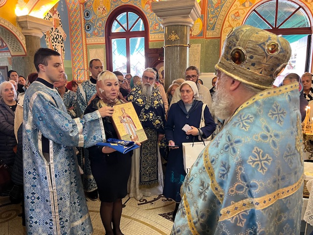 В дар к столетию храма Русского Подворья в Белграде передана икона святой царицы Феодоры с частицей ее мощей