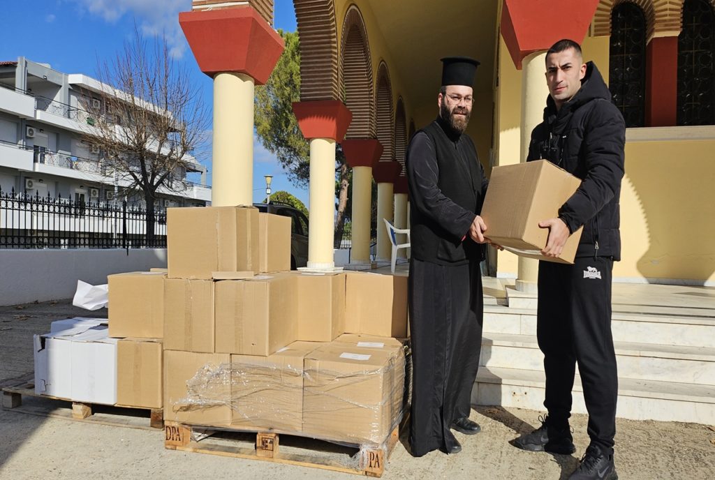 Διανομή τροφίμων και δεμάτων από την Μητρόπολη Μαρωνείας