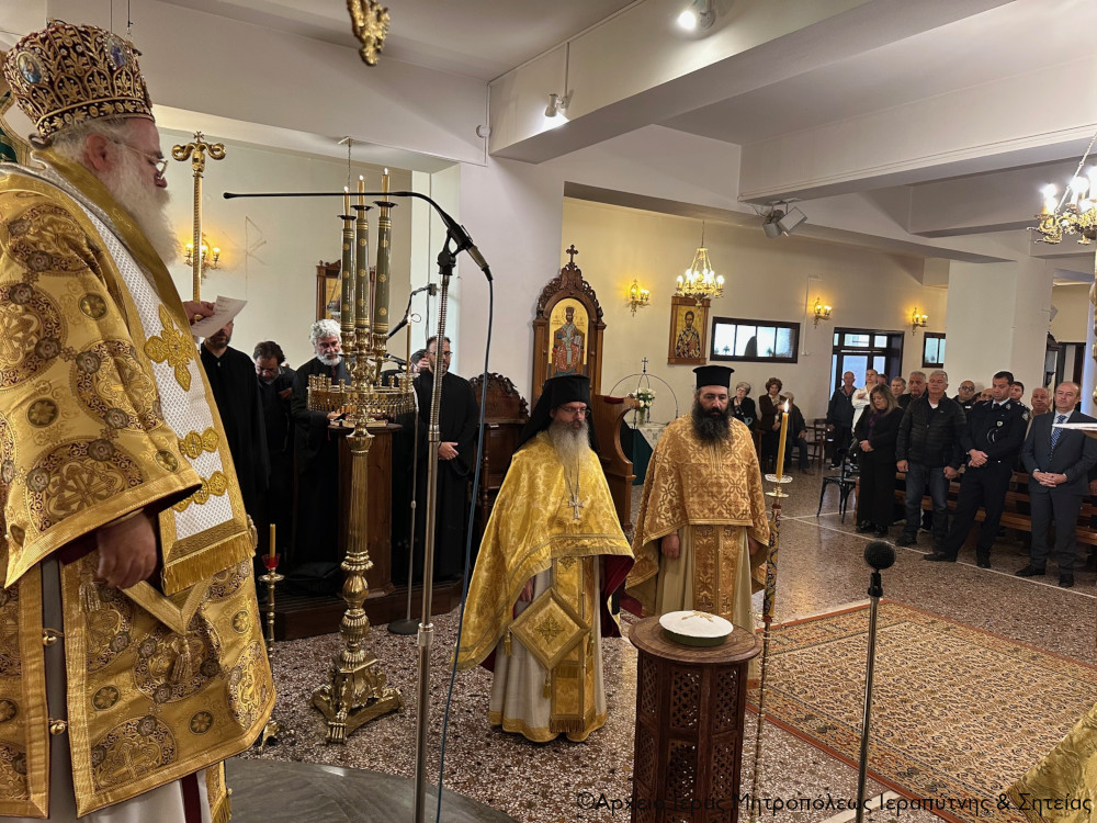 Θεία Λειτουργία και Μνημόσυνο για τα θύματα των τροχαίων ατυχημάτων στον Ι.Ν. Οσίου Νίκωνος Ιεράπετρας