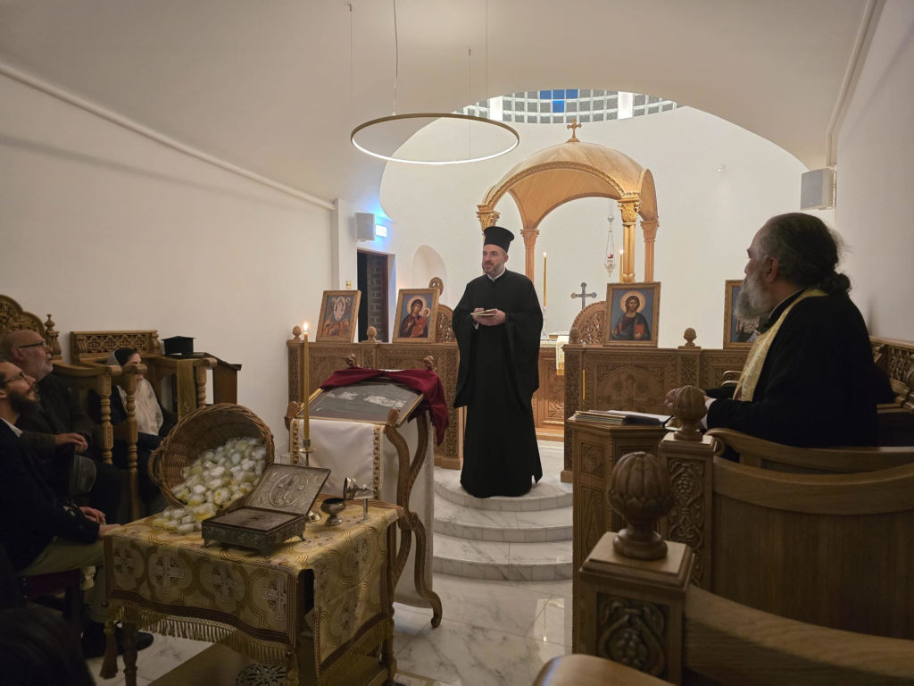 Τα λείψανα του Αγίου Νεκταρίου στο Αρχιεπισκοπικό Παρεκκλήσι στο Λονδίνο