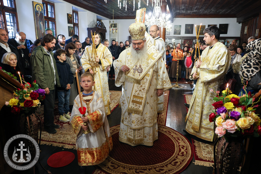 Архиерейска света Литургия на Архангеловден във Варна