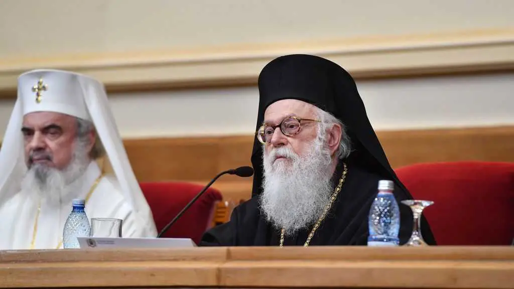 Patriarhul României îl felicită pe Arhiepiscopul Albaniei, la împlinirea vârstei de 95 de ani