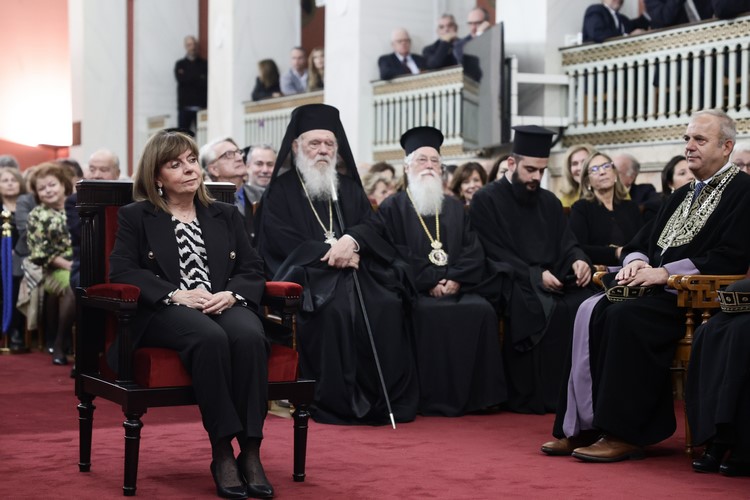 ΠτΔ και Αρχιεπίσκοπος στην τελετή αναγόρευσης του Παναγιώτη Πικραμμένου σε επίτιμο διδάκτορα της Νομικής Σχολής