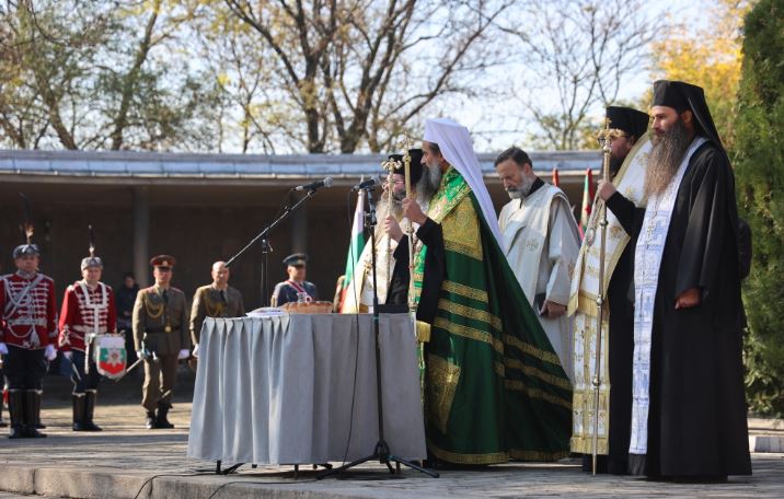 Панихида за Архангелова задушница отслужи Българският патриарх Даниил в София