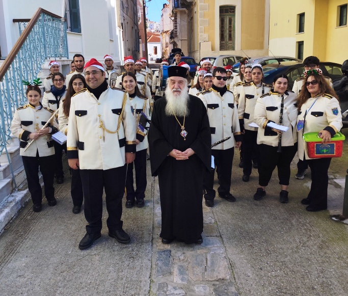 Πρωτοχρονιάτικα κάλαντα στον Μητροπολίτη Σάμου