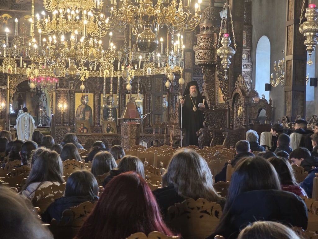 Χριστουγεννιάτικος εκκλησιασμός του Γυμνασίου Αρναίας