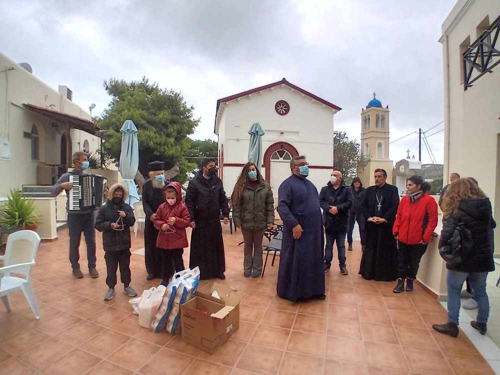 Επίσκεψη των κατηχητικών ομάδων στους οίκους ευγηρίας της Σύρου