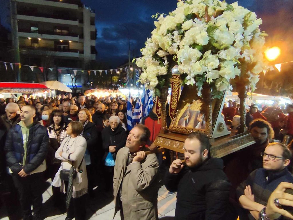 Ανεκλάλητη κατάνυξη για την προστάτιδα του Πυροβολικού μας Αγία Βαρβάρα, στον ομώνυμο ναό των Πατησίων