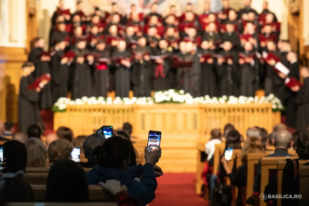 Răsăritul cel de Sus: Grupul psaltic Tronos a concertat la Palatul Patriarhiei (VIDEO)