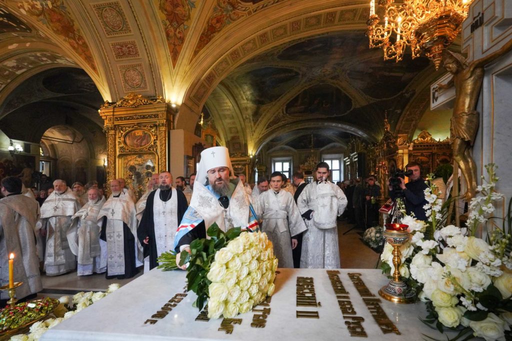 В 16-ю годовщину со дня кончины Святейшего Патриарха Алексия II митрополит Воскресенский Григорий совершил заупокойное богослужение в Богоявленском соборе г. Москвы