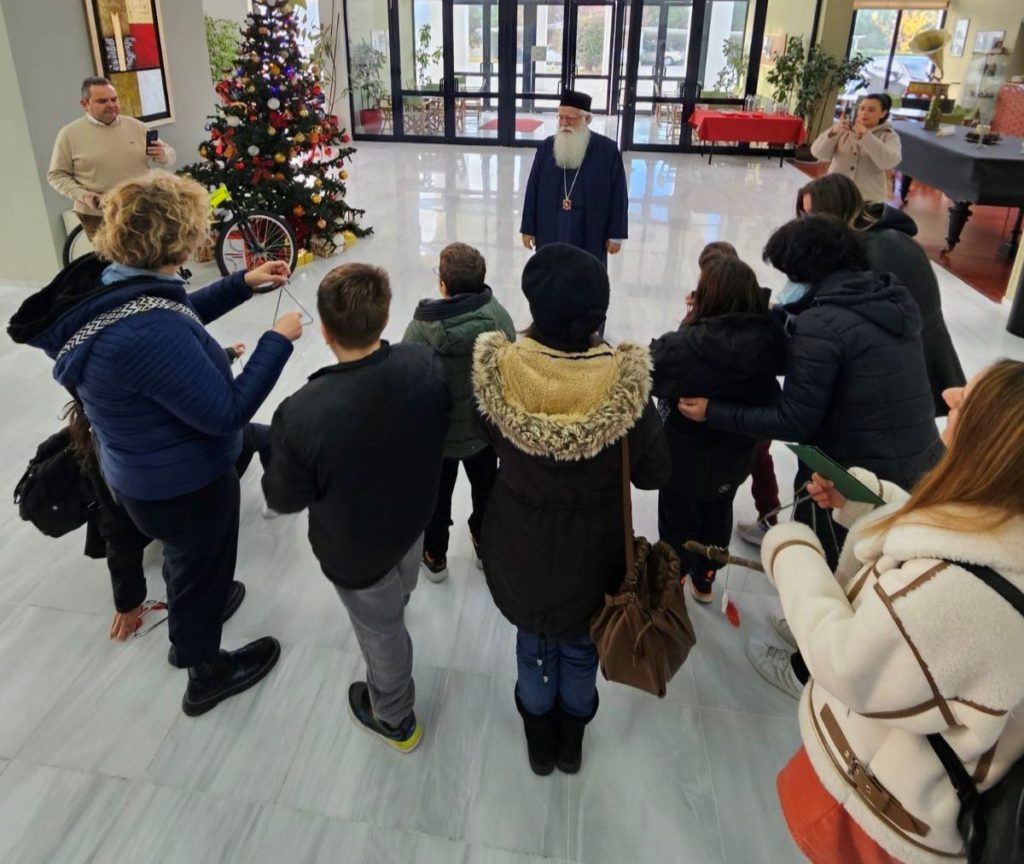 Παιδικά κάλαντα στον Μητροπολίτη Δημητριάδος Ιγνάτιο