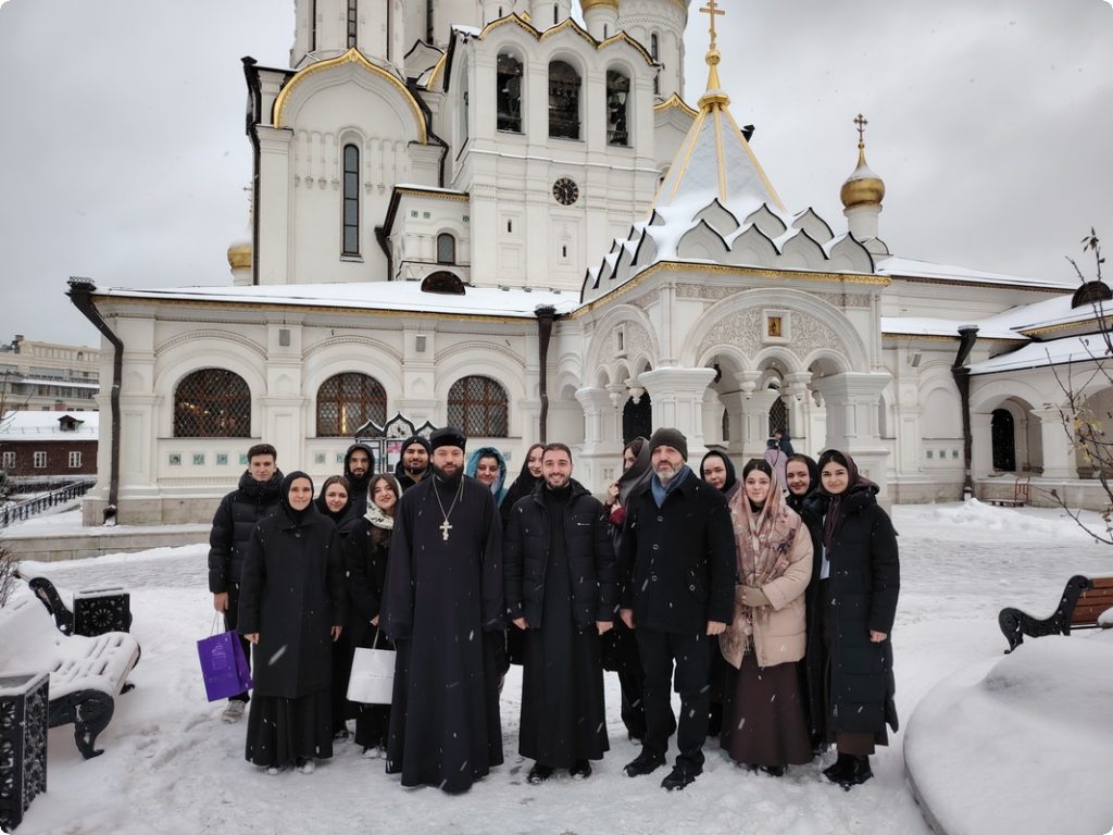 Представители молодежи Армянской Апостольской Церкви посетили Зачатьевский монастырь