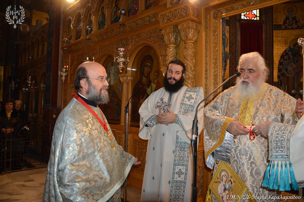 Ο Νεαπόλεως Βαρνάβας τίμησε τον Κοσμήτορα της Θεολογικής Σχολής Α.Π.Θ., Πρωτοπρεσβύτερο π. Αθανάσιο Γκίκα