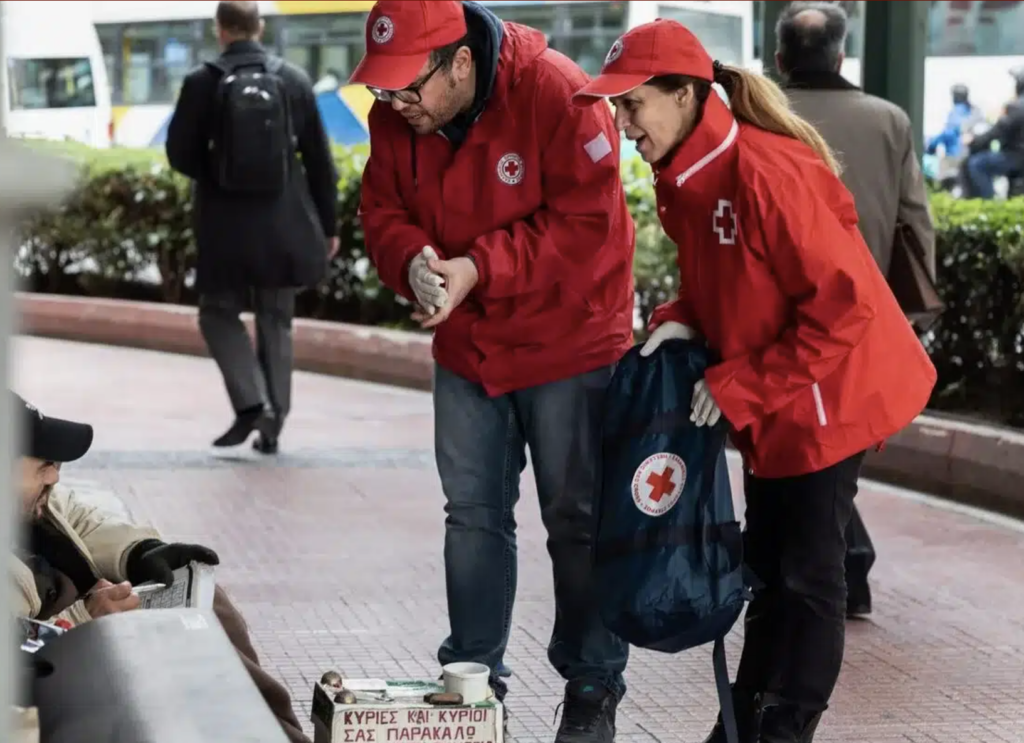 Ο Ελληνικός Ερυθρός Σταυρός θα προσφέρει εορταστικά γεύματα στους άστεγους