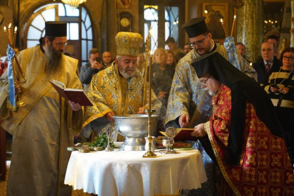 Θεοφάνεια και κατάδυση του Τιμίου Σταυρού στον Άγιο Στέφανο Κωνσταντινούπολης