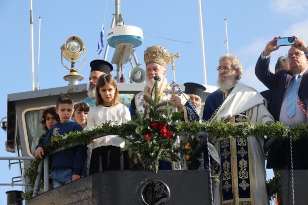 Υπό τις λαμπρές μαρμαρυγές ηλίου του κτιστού, η Ερμούπολη εόρτασε τα Θεοφάνεια